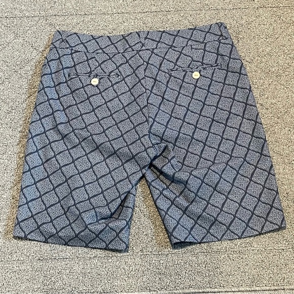 Peter Millar Shorts Womens 10 Blue Bermuda Wicking Golf Stretch 9” Inseam - Picture 8 of 10